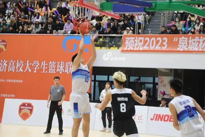 6月29日，2024年U18女籃亞洲杯首場(chǎng)半決賽打響，日本女籃對(duì)陣澳大利亞女籃。最新戰(zhàn)報(bào)，日本隊(duì)在首節(jié)12-19落后的逆境下，第2節(jié)打出神奇逆轉(zhuǎn)，單節(jié)轟出20-11，上半場(chǎng)爆冷32-30領(lǐng)先衛(wèi)冕冠軍，有望直通決賽。中國女籃將在19點(diǎn)登場(chǎng)，與韓國隊(duì)爭(zhēng)奪決賽資格。